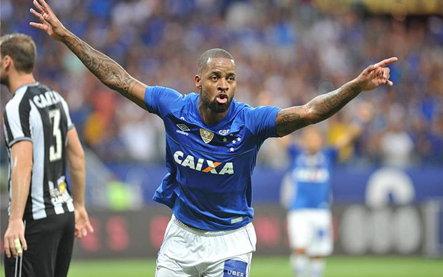 Flamengo sinaliza proposta de € 5 milhões por Dedé, mas investidores sugerem aumento de oferta para iniciar conversa com Cruzeiro