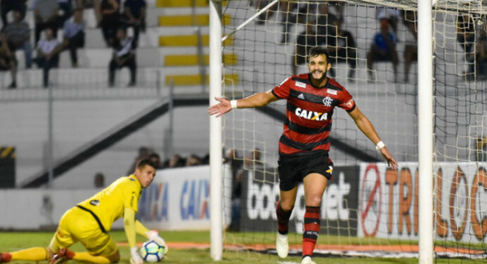 Henrique Dourado marca, Diego Alves opera milagre, e Fla abre vantagem na Copa do Brasil