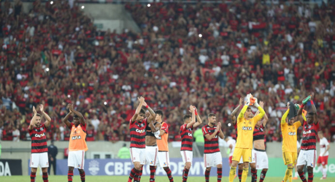 Flamengo vence Internacional por 2 a 0 e jogadores, torcida e investidores deixam o Maracanã felizes