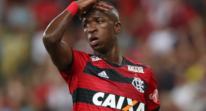 Flamengo tropeça no Vasco e deixa primeiro lugar do Brasileirão