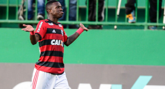 Comentarista contesta titularidade de Vinicius Junior: “É jogador de segundo tempo”