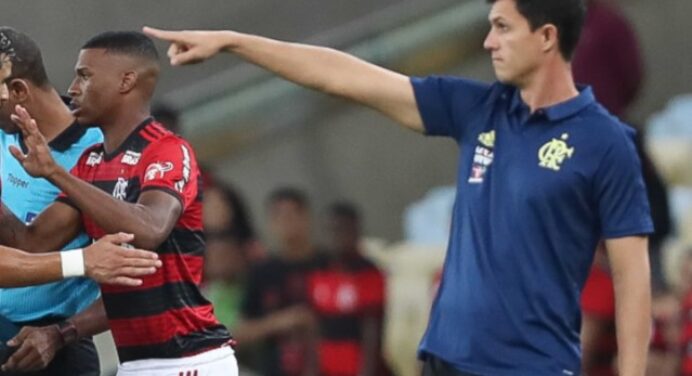 Vai poupar? Barbieri fala sobre time que vai a campo contra a Chape