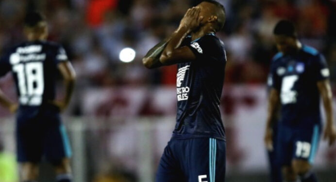 Fla enfrenta um Emelec em crise e pressionado pela torcida por festa de jogadores