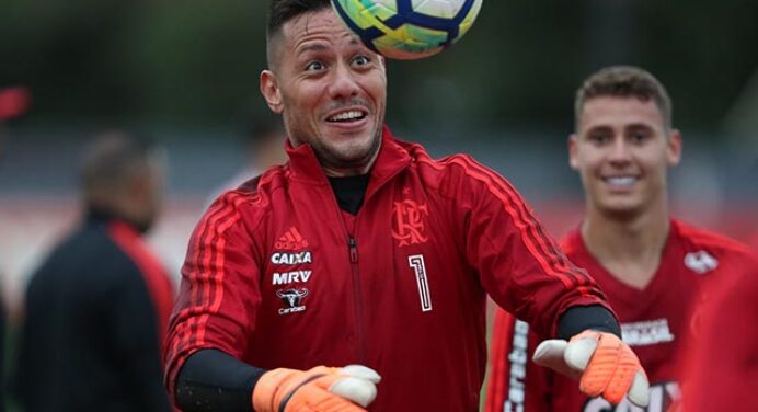 GE: “Diego Alves em 10 defesas: um gol em 12 jogos, em sua melhor fase no Flamengo”