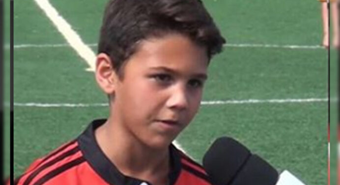 Neto de Zico marca golaço de falta pelo sub-10 do Flamengo
