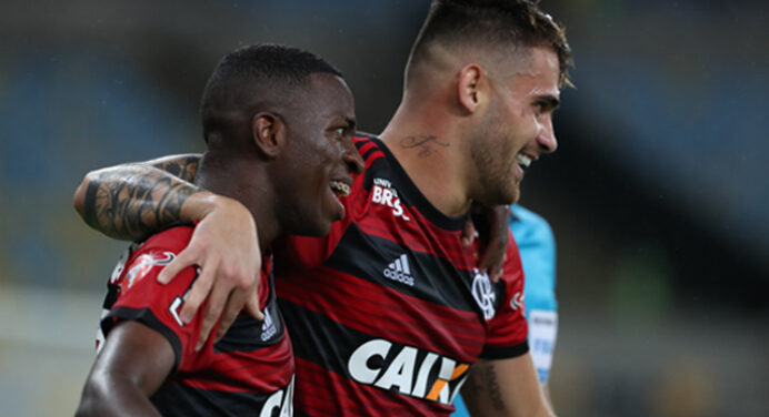 Flamengo despacha o Corinthians e abre pelo menos três pontos para o segundo colocado