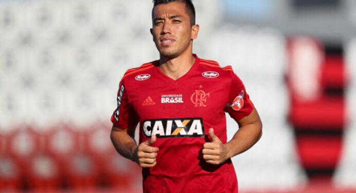 Uribe é elogiado por Dorival, que revela: “Havia indicado em outro clube”