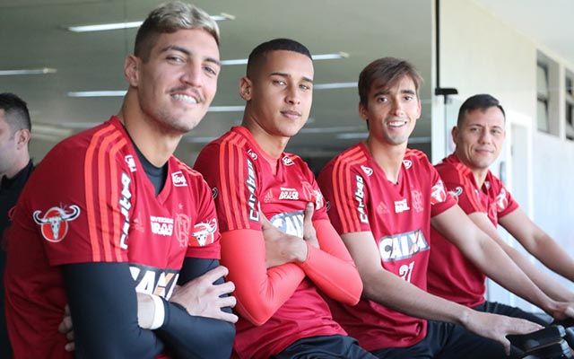 Jogadores do Fla publicam fotos de retorno aos treinos no Ninho do Urubu