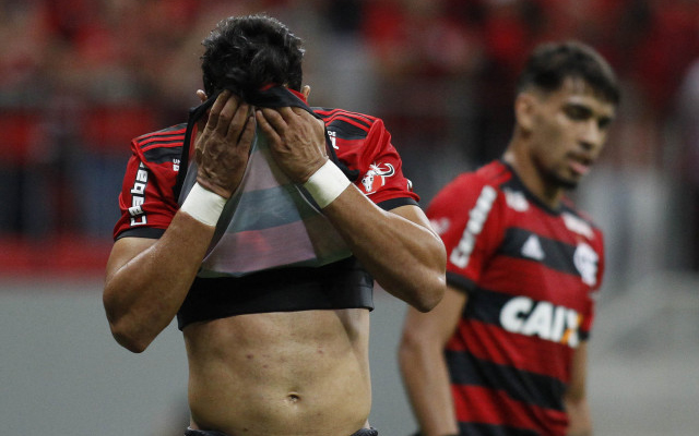 Roux Transformer conspiracy Bizarro! Dourado é proibido de entregar camisa para goleiro do Flu -  Flamengo - Notícias e jogo do Flamengo - Coluna do Fla
