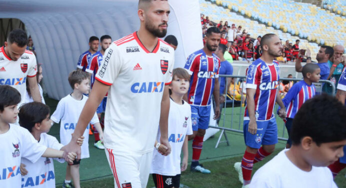 Comentarista pede convocação de Léo Duarte para a seleção: “Tá virando um monstro”