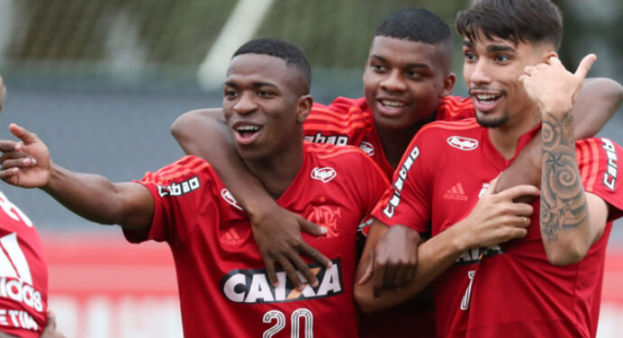 Menon: “O cheirinho está forte”