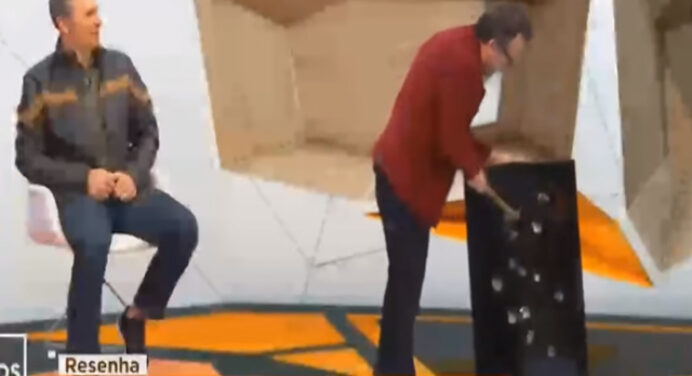 Neto se desespera após vitória do Fla sobre o Corinthians e quebra TV durante programa