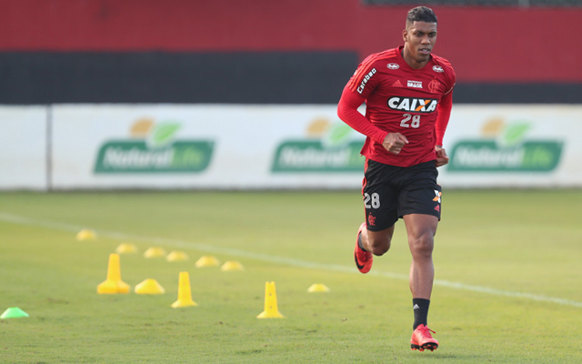 Berrío marca gol em treino e expectativa por volta aumenta