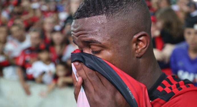 Diego e Felipe Vizeu marcam na possível última vitória de Vinícius Júnior pelo Flamengo no Maracanã