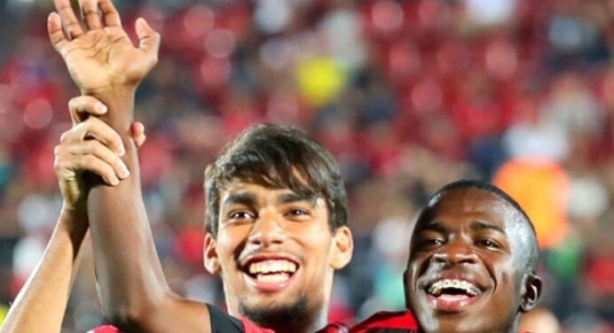 Uol: “De saída, Vinicius Júnior puxa fila da base e resgata mantra do Flamengo”