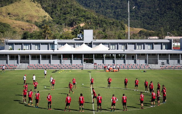 Flamengo encara o Palmeiras no último desafio antes da pausa para a Copa do Mundo