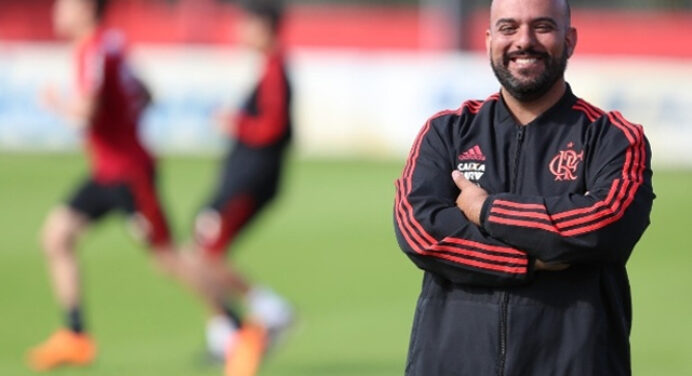Uol: “Fla tem psicólogo em campo e workshops para administrar pressão por títulos”ee