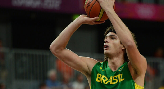 Anderson Varejão e Johnatan Luz em quadra novamente pela seleção brasileira