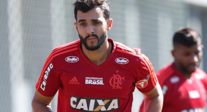 Comentaristas criticam Dourado: “Está na hora de esquentar um banco”