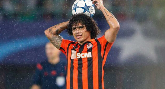 Tem vaga? Lateral esquerdo Marcio Azevedo deixa o Shakhtar e está livre no mercado