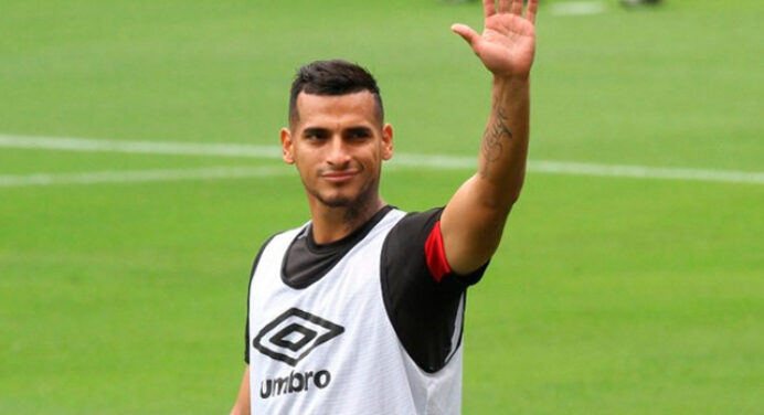 Técnico do River Plate pede contratação de Miguel Trauco