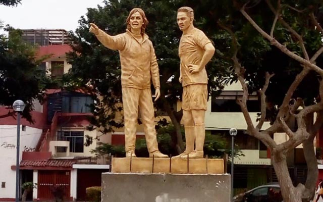 Paolo Guerrero é homenageado e ganha estátua em seu país