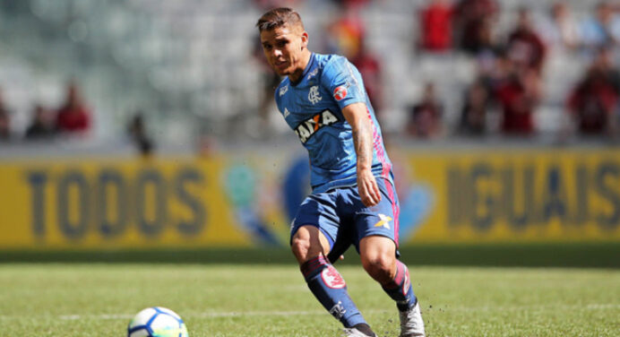 Cuéllar demonstra indignação após derrota para o Atlético-PR: “Estamos na disputa do título, não pode entrar assim”