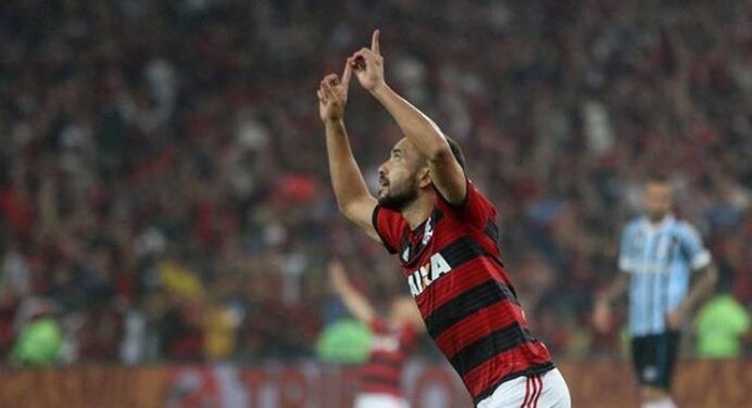 Marcos Almeida: “Por que não faz assim na Libertadores, Flamengo?”