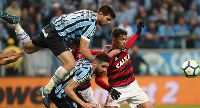 Fla pressiona até o fim e arranca empate fora de casa contra o Grêmio