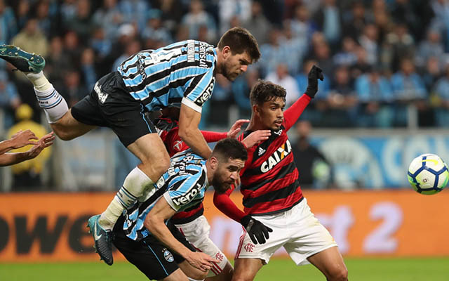 Fla pressiona até o fim e arranca empate fora de casa contra o Grêmio