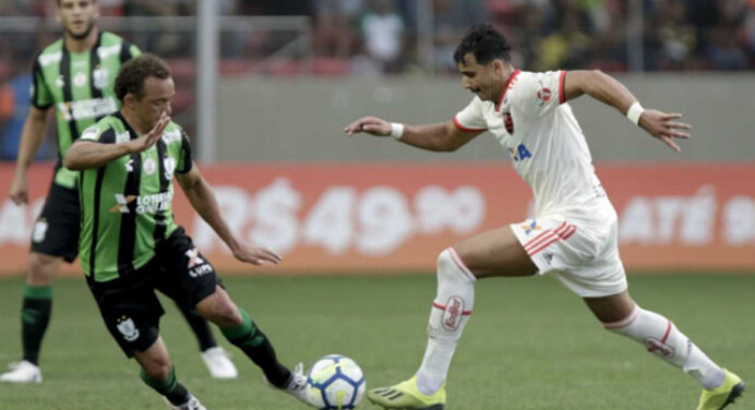Fábio Azevedo vê evolução em Vitinho e Dourado: “A oscilação é normal”