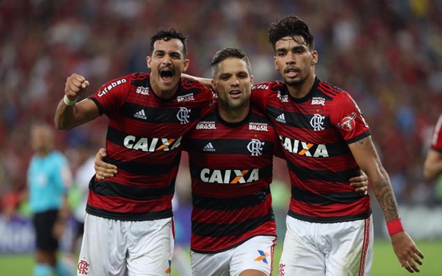 Com gol de Diego, Fla derrota o Vitória no Maracanã; veja avaliação dos jogadores