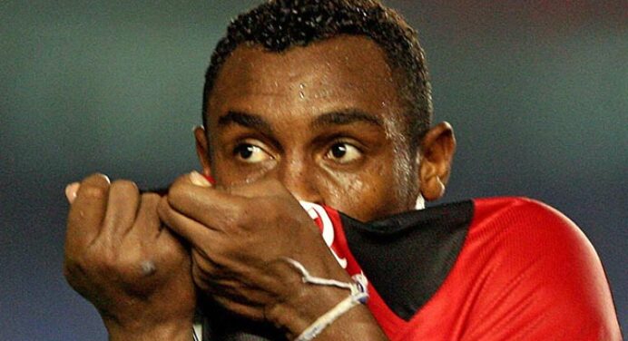 Obina se declara ao Flamengo: “Foi uma honra ter vestido essa camisa”