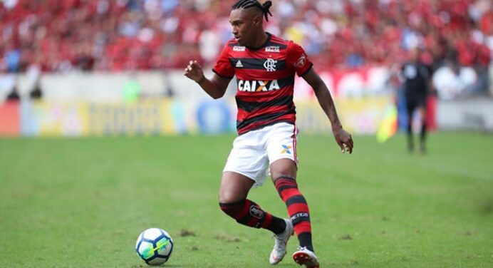 Vinicius Júnior ‘corneta’ novo visual de Vitinho em rede social