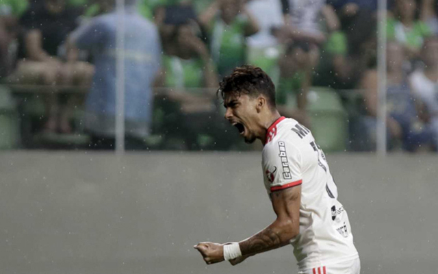 GOL DO MENGÃO! Lucas Paquetá abre o placar na Arena Corinthians