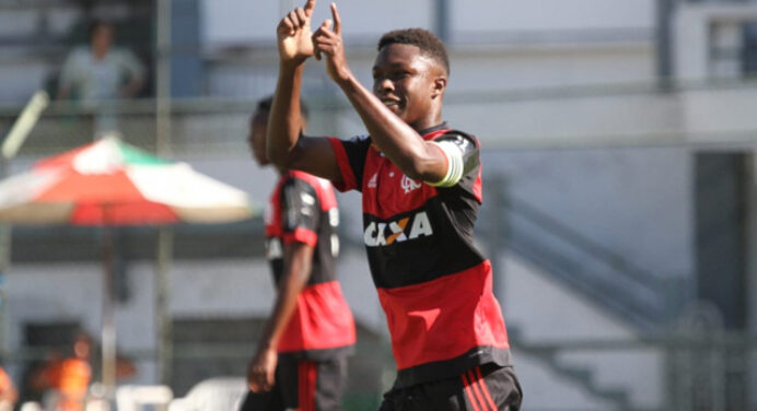 Sub-15 derrota Fluminense nas Laranjeiras e abre vantagem na liderança da Taça Guanabara