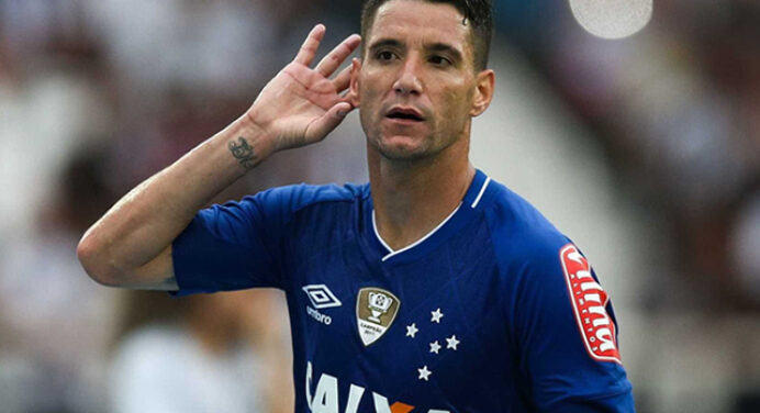 Thiago Neves cai em fake news e dispara contra o Fla: “Na quarta a gente resolve isso”