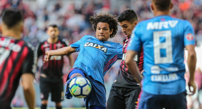 Comentarista contesta utilização de Arão: “Não dá pra entender essa insistência no jogador”