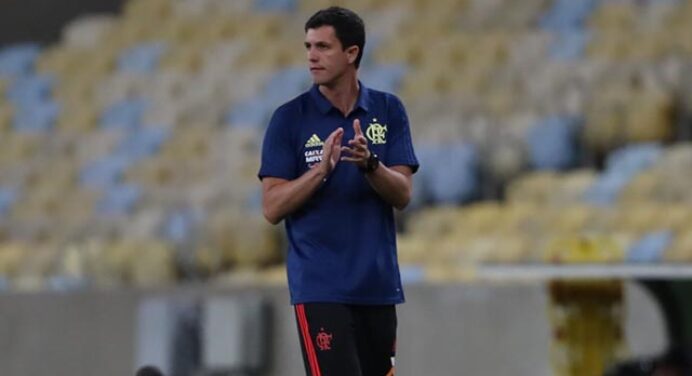 Barbieri vê crescimento do Fla e explica rodízio no ataque: “Escolhemos de acordo com os adversários”