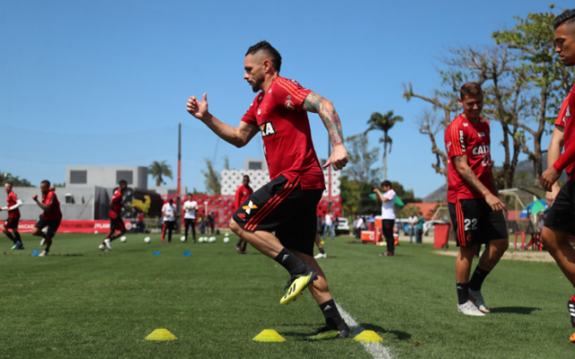 Em enquete, torcedores pedem Pará como lateral titular do Flamengo