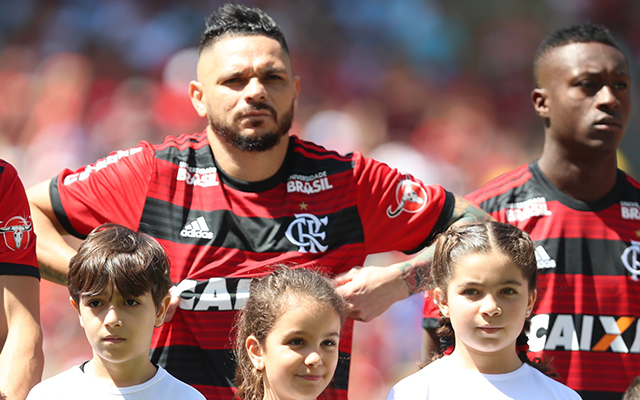 Pará assume lateral direita do Flamengo em clássico contra o Vasco