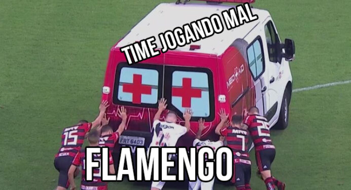Jogadores de Flamengo e Vasco têm que empurrar ambulância, e internautas não perdoam