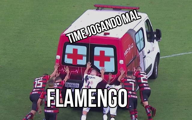 Jogadores de Flamengo e Vasco têm que empurrar ambulância, e internautas não perdoam