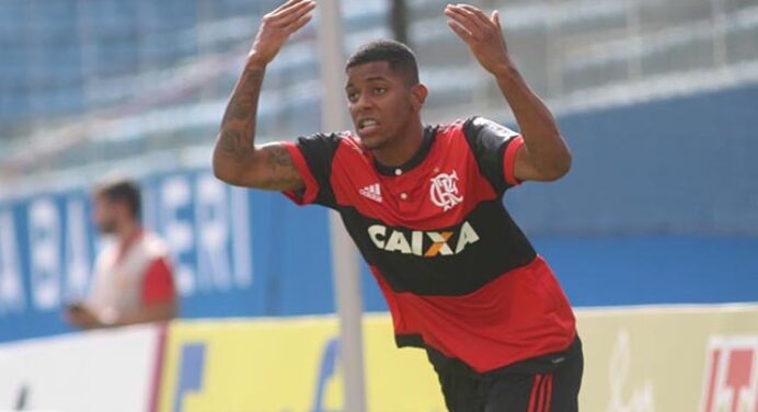 Com futuro indefinido no Flamengo, Wesley “Gasolina” está livre para assinar pré-contrato com outra equipe