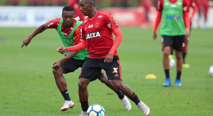 Sem Rodinei e Uribe, mas com atleta da base, Fla divulga relacionados para jogo contra o Atlético-MG