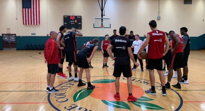 Com presença de Leandrinho, FlaBasquete faz primeiro treino em Orlando