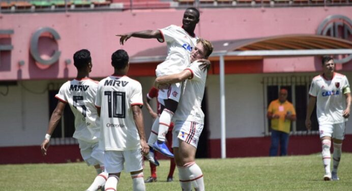 Com gol de Klebinho, Sub-20 do Flamengo vence o America e pula para liderança do Torneio OPG