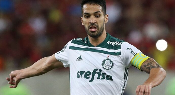 Sálvio Spínola elogia arbitragem de Flamengo x Palmeiras e não vê pênalti em bola no braço de Luan