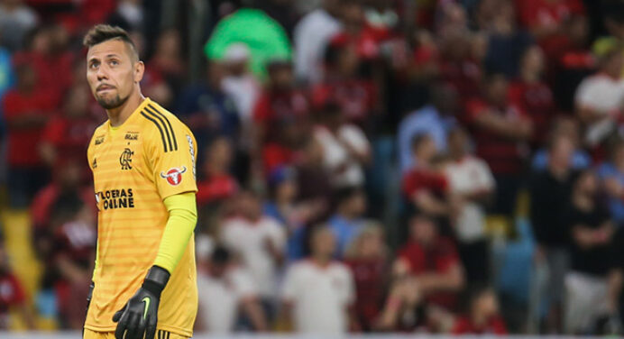 Abel e Marcos Braz querem permanência de Diego Alves no Flamengo e já conversaram com o goleiro