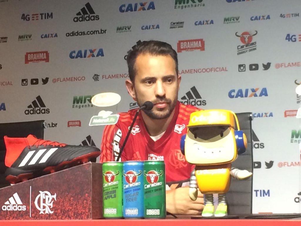 Everton Ribeiro diz que elenco acredita no título e afirma: “Só depende da gente”